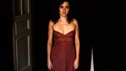 La comédienne Agathe Dronne (Julie) sur le tournage Des trous dans le silence, de Vincent Lebrun